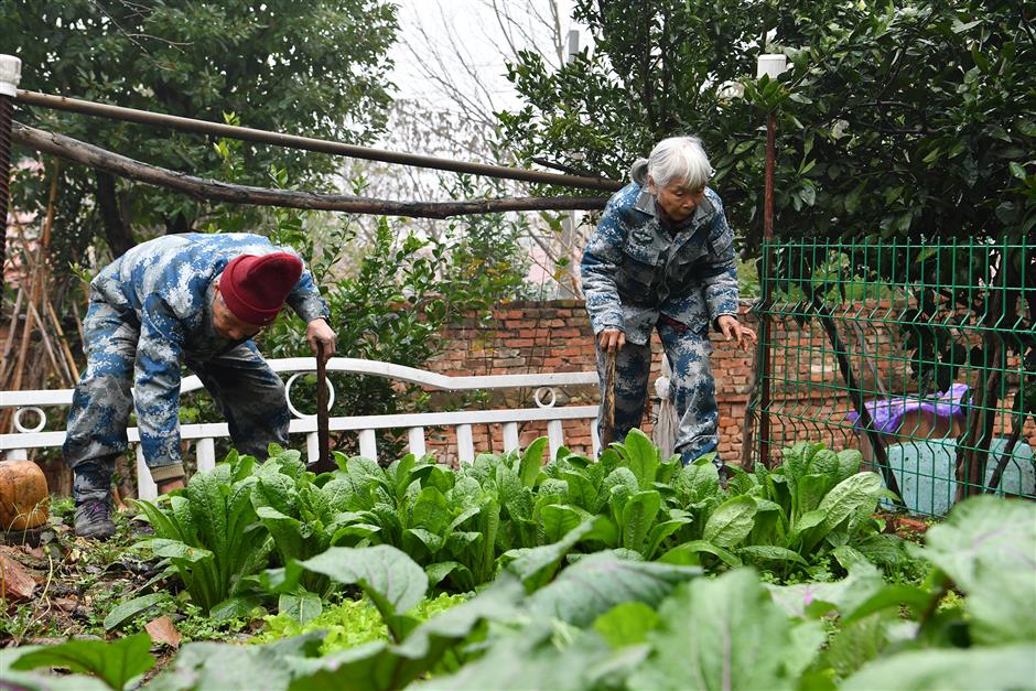 an exemplary retirement life of an ex-army couple to 'benefit the people'