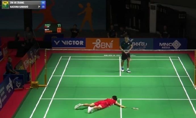 chinese badminton player, 17, dies after collapsing on court