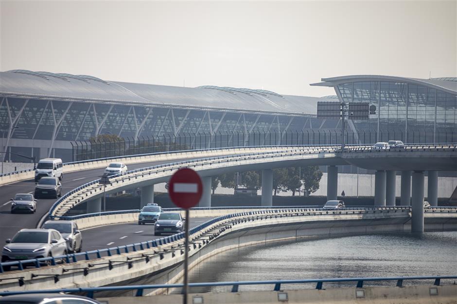 ride-hailing app services suspended at pudong airport