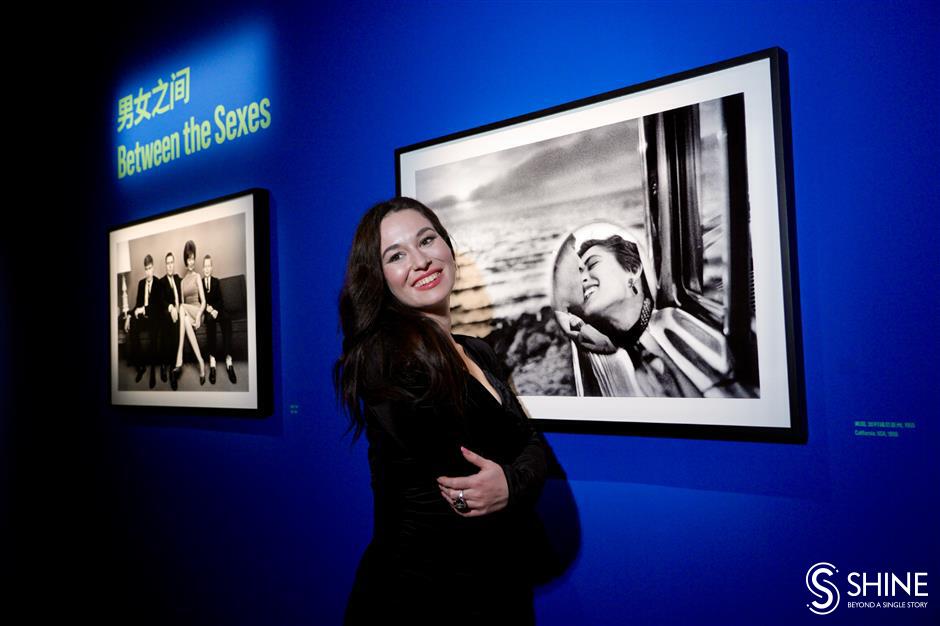 arina visits elliott erwitt's exhibition at fotografiska