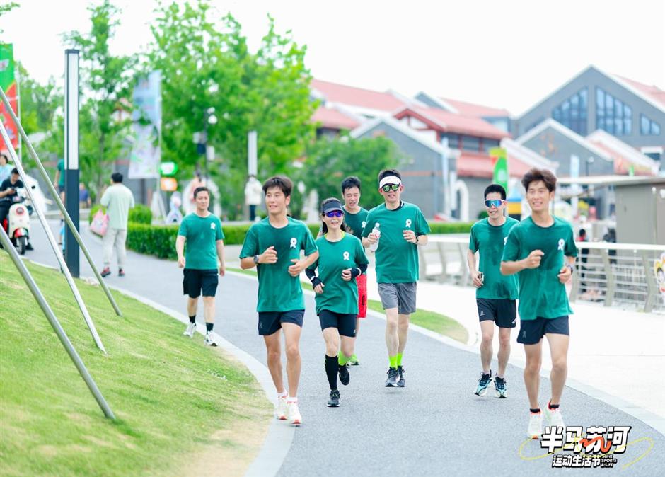 dragon boat races light up suzhou creek, celebrate sports and culture in putuo