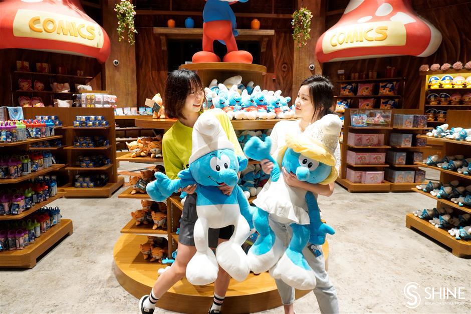 check out chinas first smurfs park in songjiang