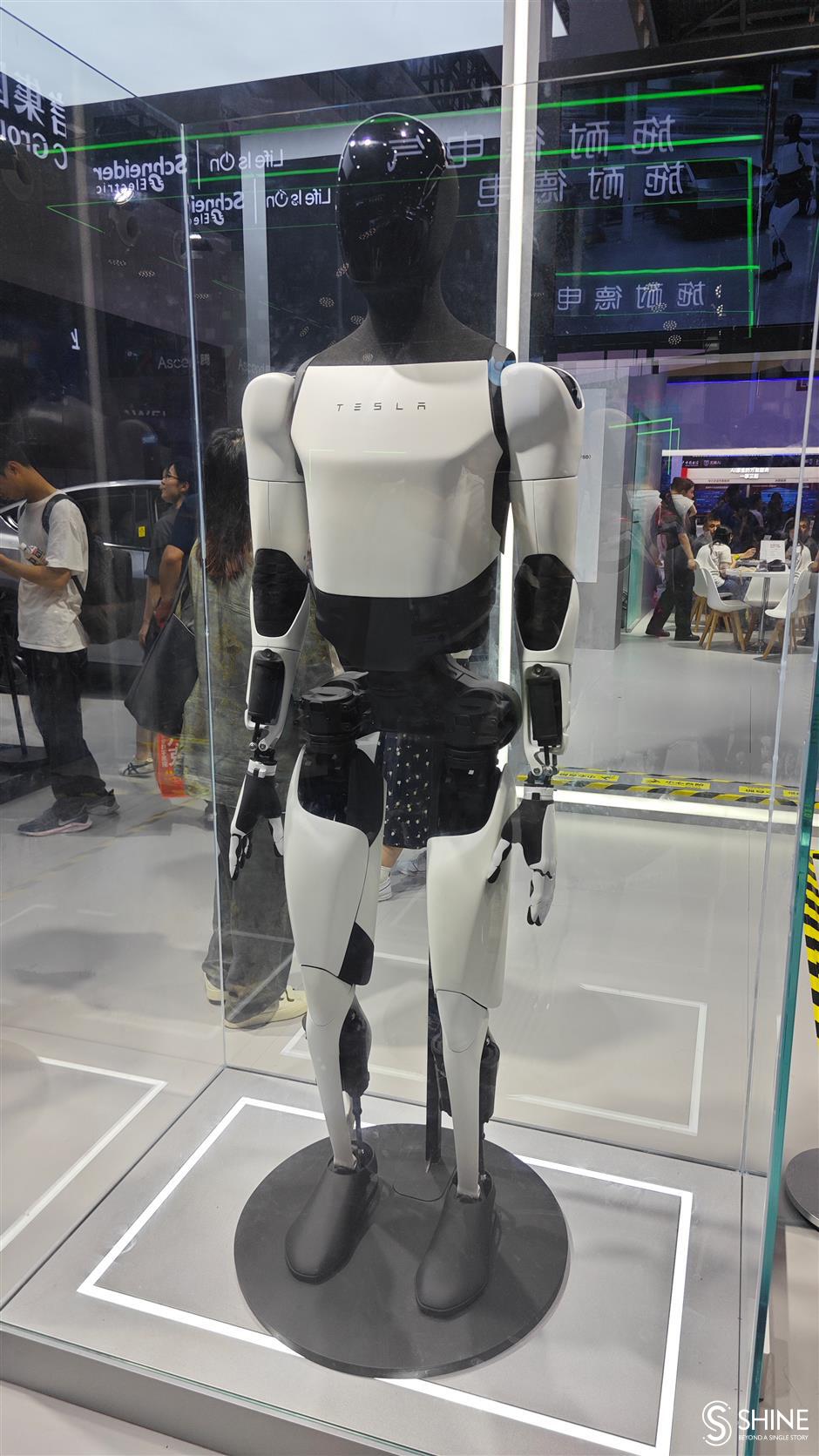 humanoid robots in the spotlight at technology conference