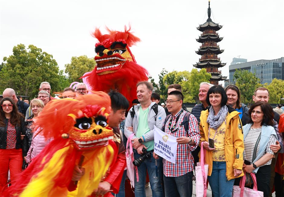 shanghai basks in glow of surging may day holiday tourism