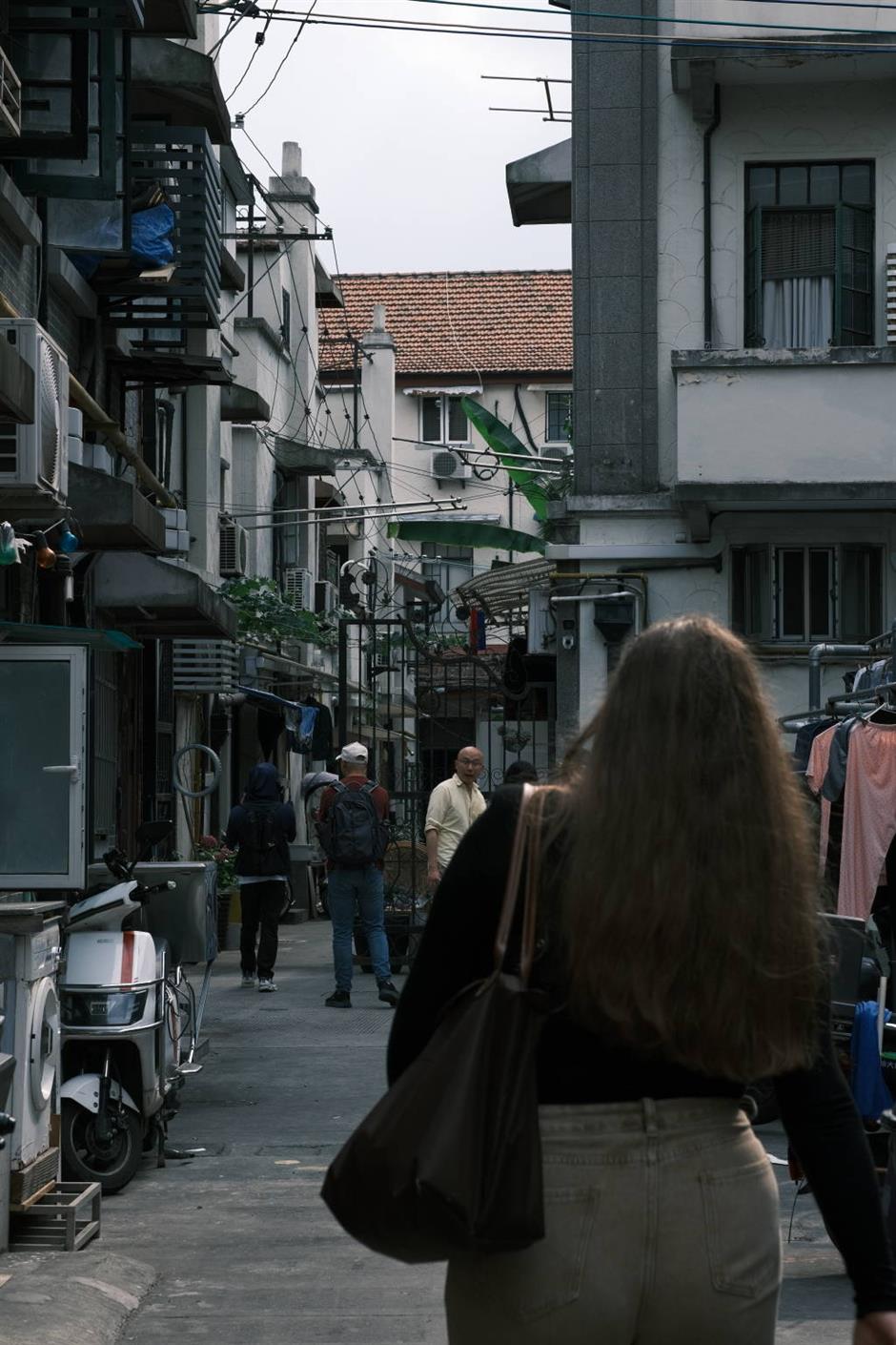 explore your city on a walk connecting past and present