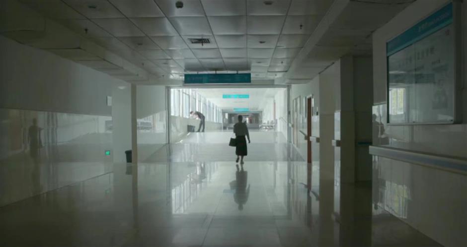 documentary reveals lives and emotions of critically ill patients