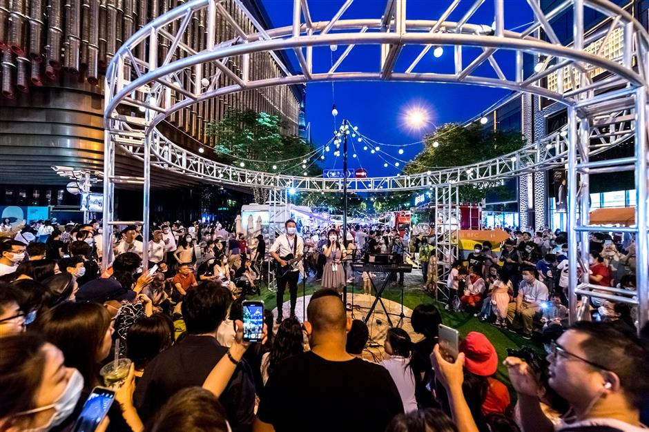 new bund pedestrian street markets boost nightlife economy