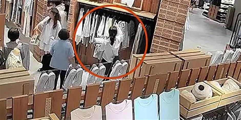 couple detained for allegedly stealing 500,000 yuan worth of clothing from muji stores