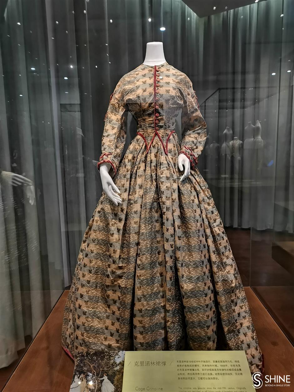 silk museum showcases fashion through the ages