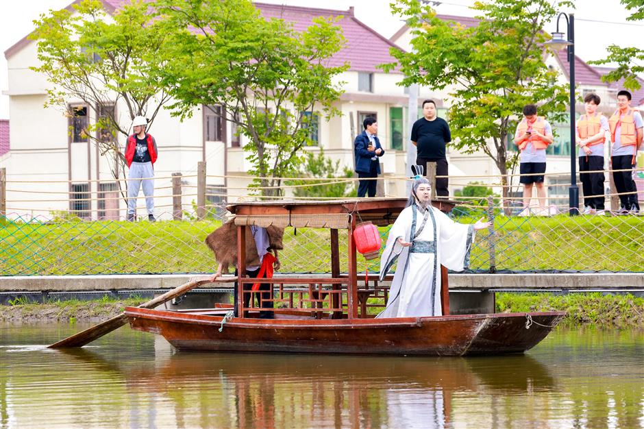 dragon boat race sheds light on rural revitalization in fengxian