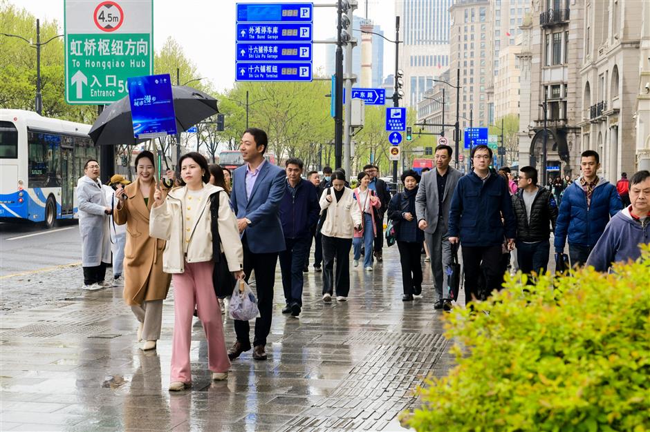 bund tour for office building operators from yangtze river delta