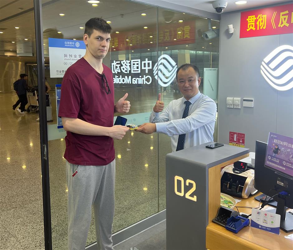 china mobile upgrades airport services for expats