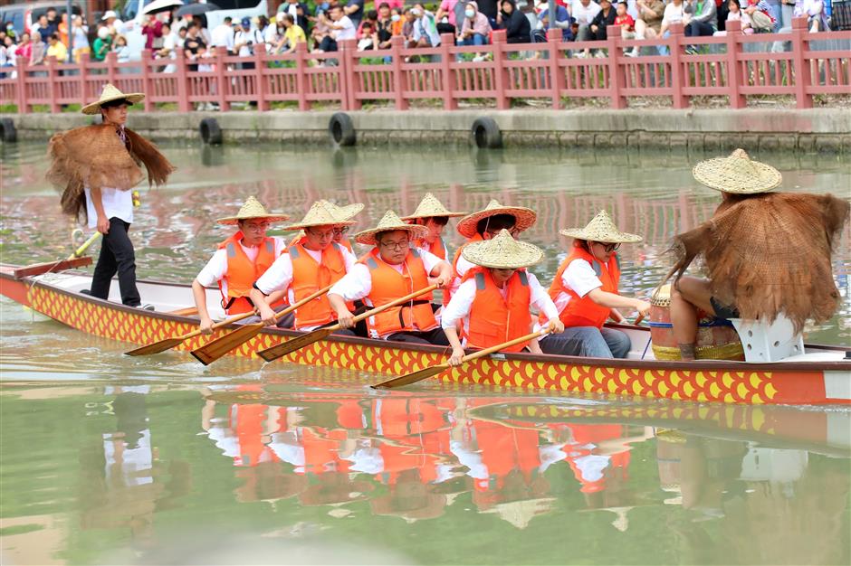 sanlin town celebrates festival in traditional manner