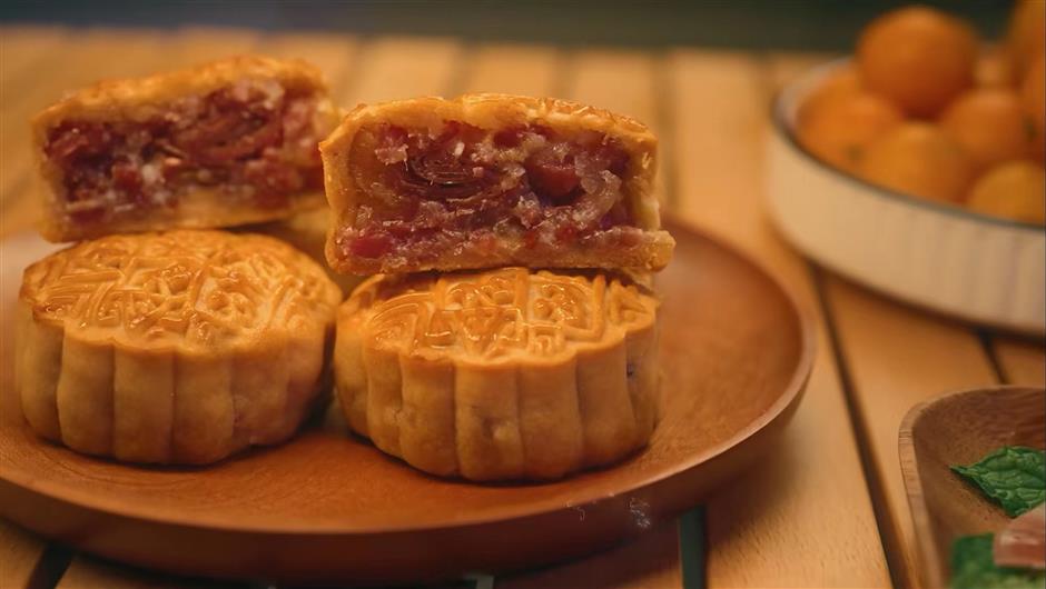 traditional restaurants update mooncake fillings for young palates