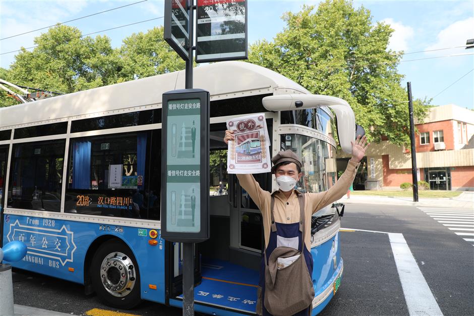 vintage buses offer a retrospective ride back to a century ago