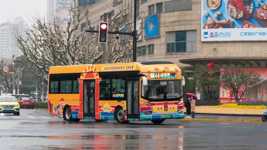 transportation options in shanghai with 'loong' elements