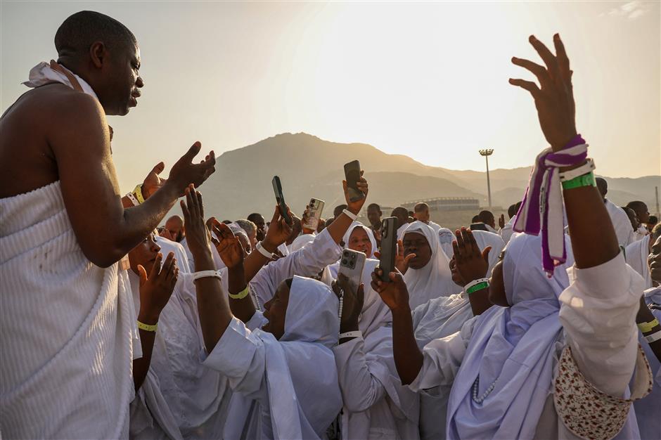 muslim pilgrims pray on mount arafat in hajj climax