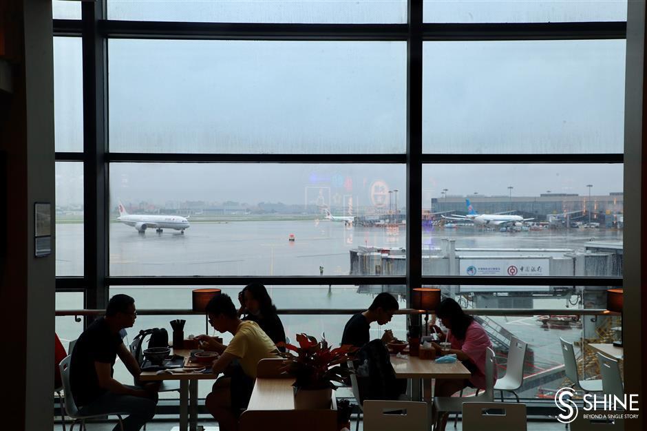 business thrives again at hongqiao airport