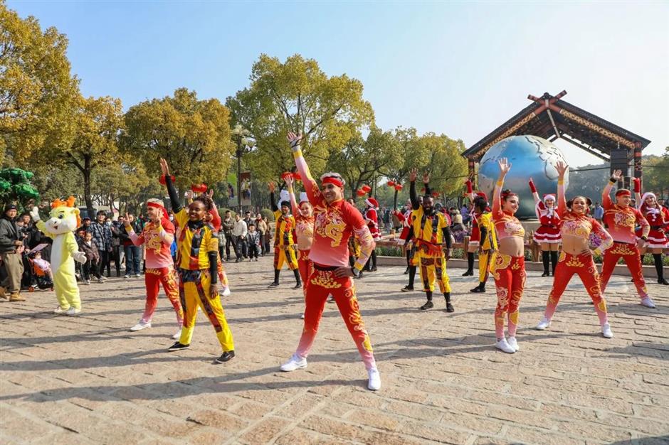 spring, sun, shanghai: visitor numbers soar over holiday period