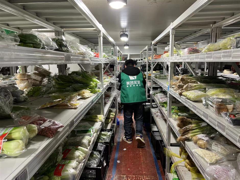 online grocery sites going extra miles to fulfill orders amid pandemic