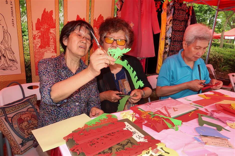 locals enjoy folk activities marking dragon boat festival