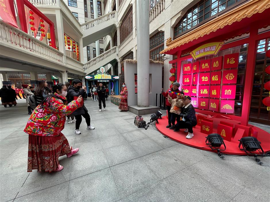 great world celebrates lunar new year with traditional customs