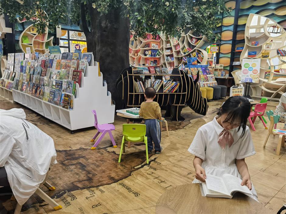 district nurtures love of reading among children and parents