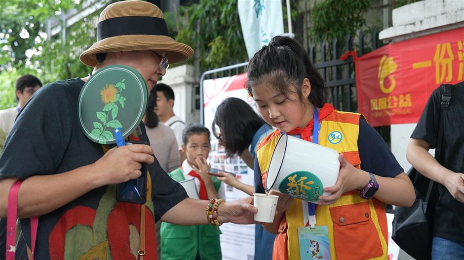 students brew new life into seniors' tea stalls