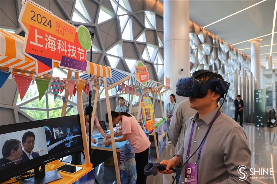 scientists walk virtual red carpet into festival