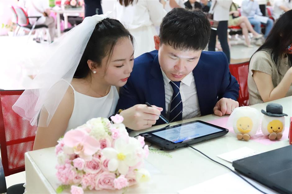 city couples rush to tie the knot on 'i love you' day