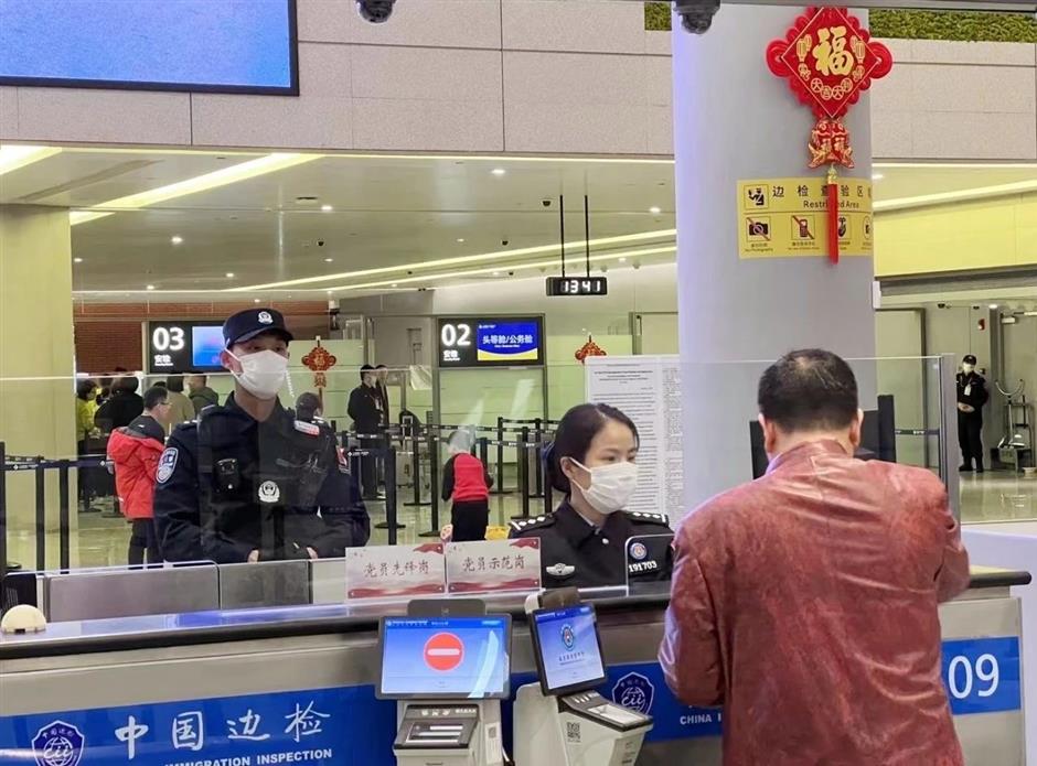 self-service machines cut arrival card queue for overseas passengers at hongqiao airport