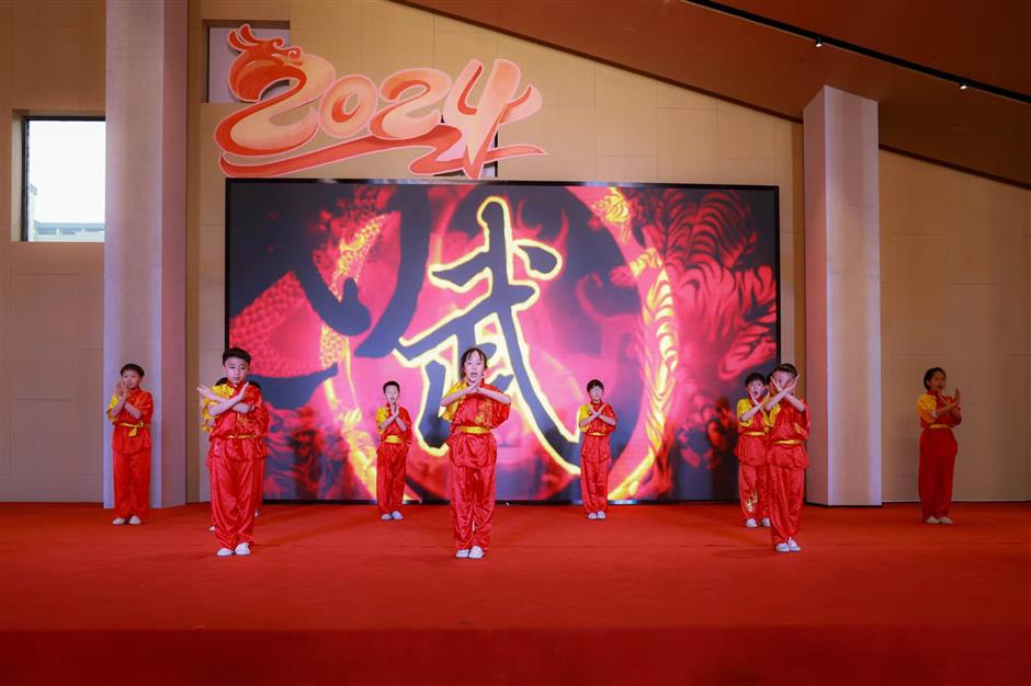 relocated residents in jinze enjoy cultural event in lead-up to chinese new year