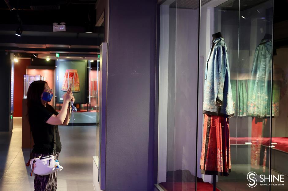 exhibition takes an up, close look at 'horse-faced shirt'