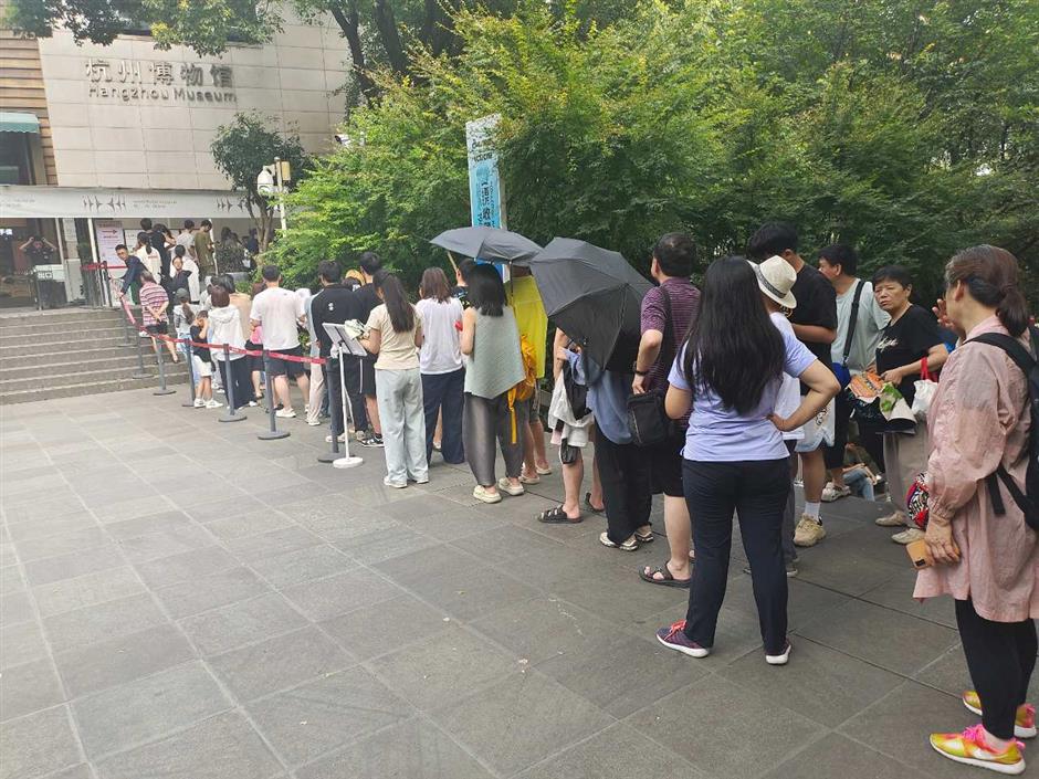 yuan dynasty-inspired fridge magnets attract hundreds to hangzhou museum