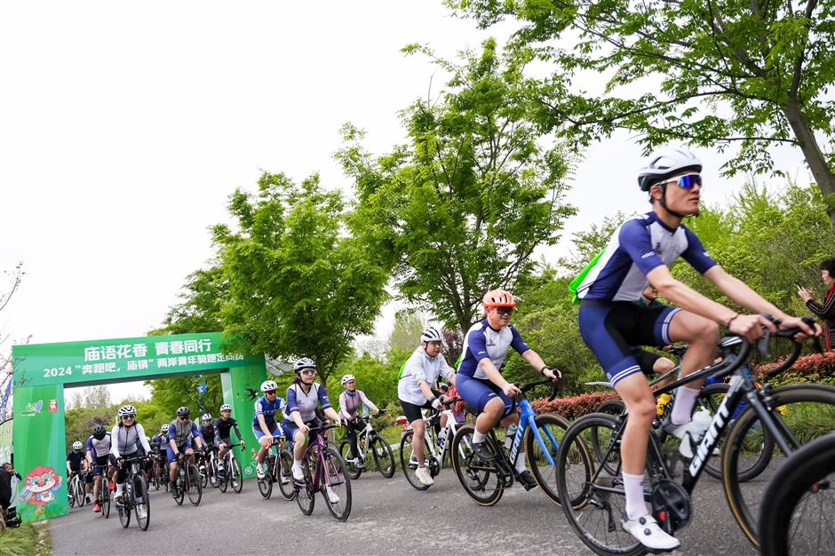 chongming hosts cyclists from across the taiwan strait