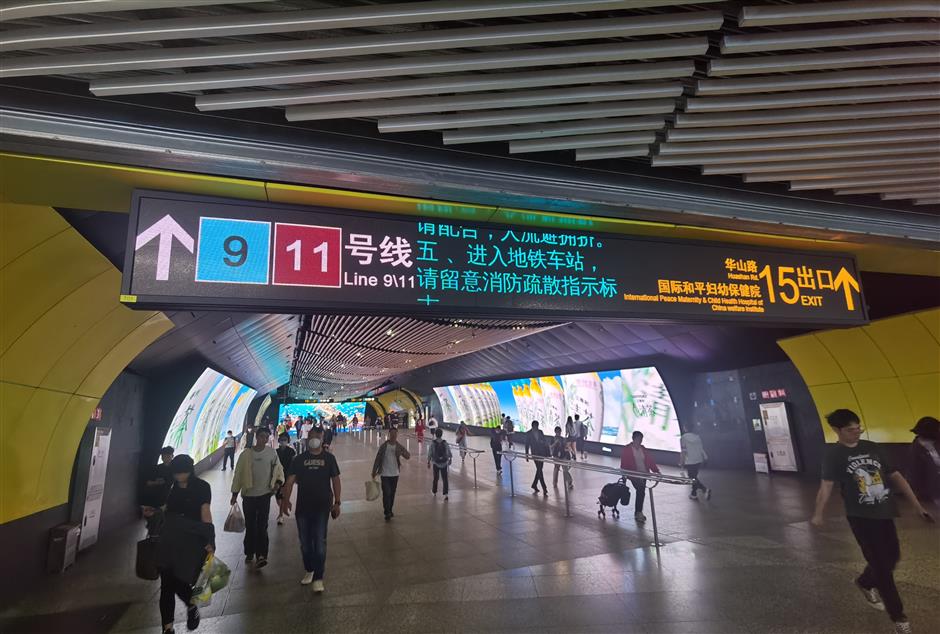 high-decibel ads at xujiahui metro station switched to silent mode