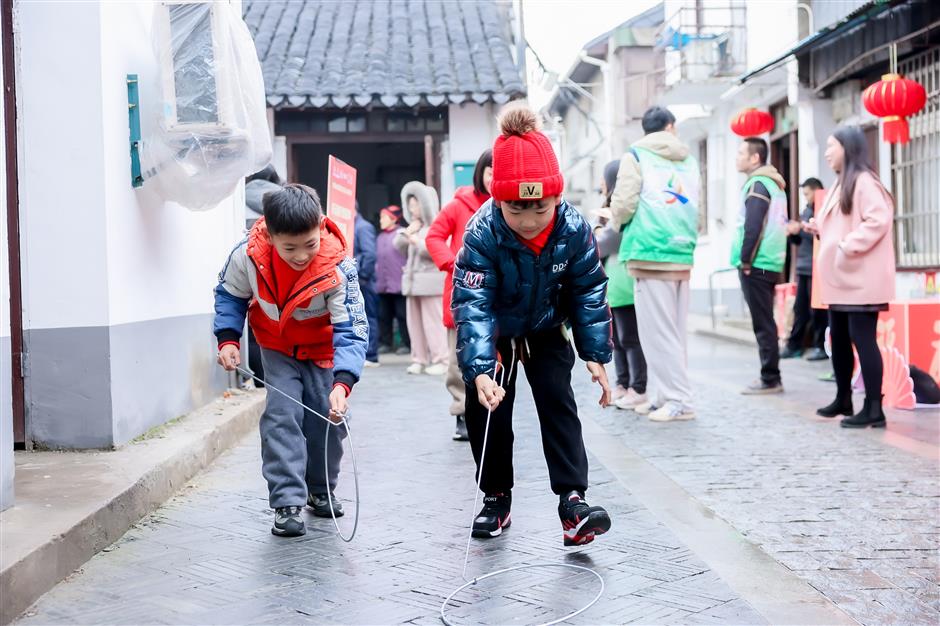 popular tourist spots in jiading attract large crowds