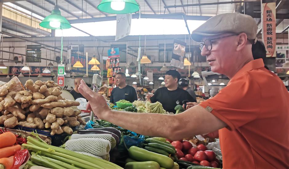 foreigners indulge in culinary adventures