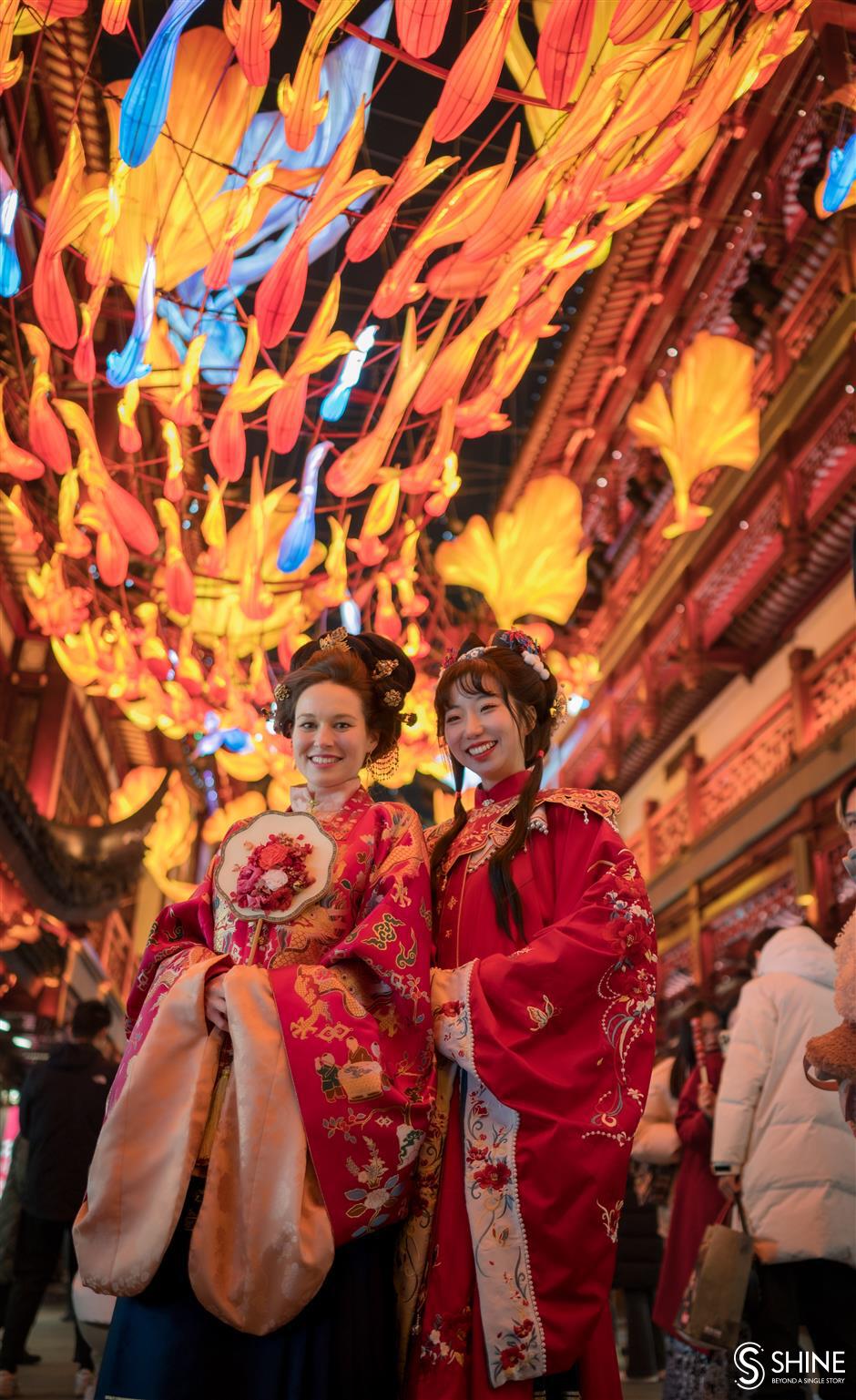 celebrate the year of the dragon at yuyuan garden lantern fair