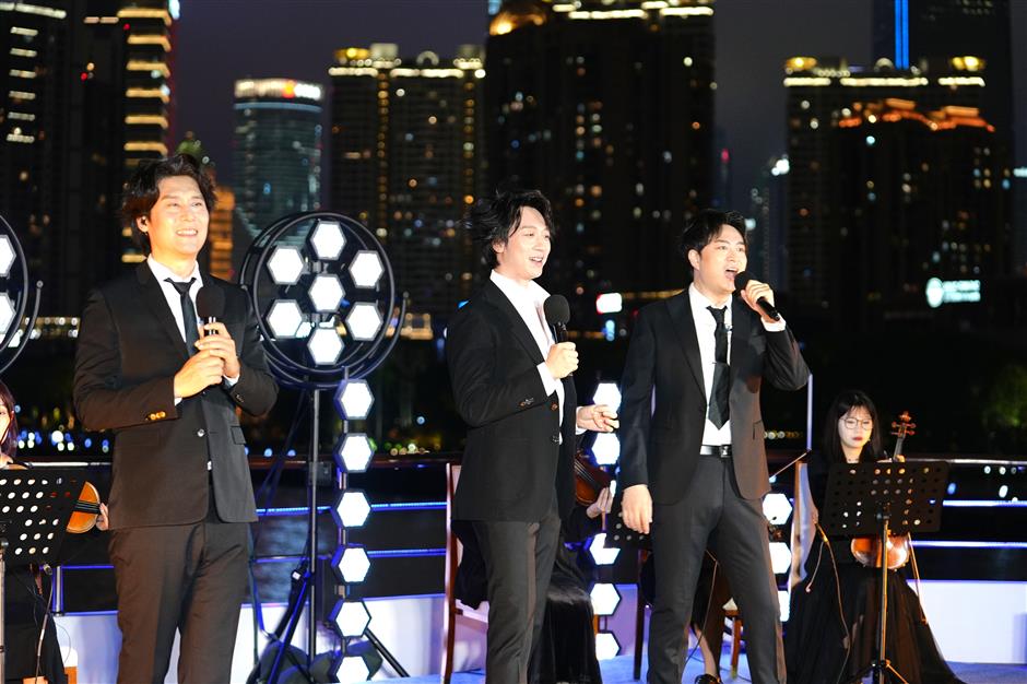 huangpu river cruise concerts wow audience