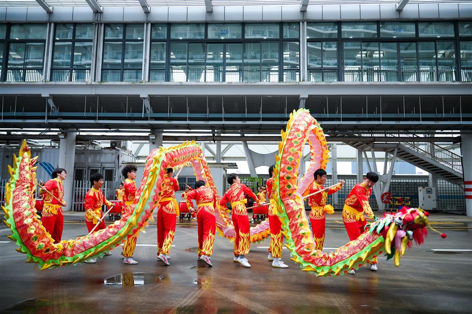 foreign tourists welcomed at international cruise terminal