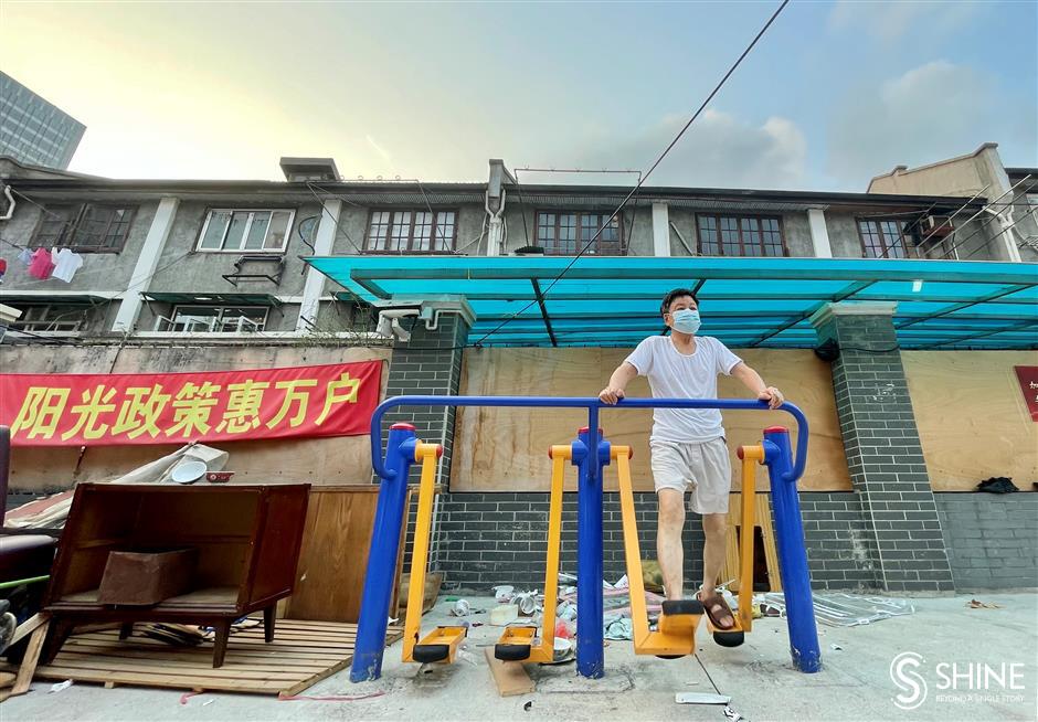 last two dilapidated lane houses in downtown shanghai to be renovated