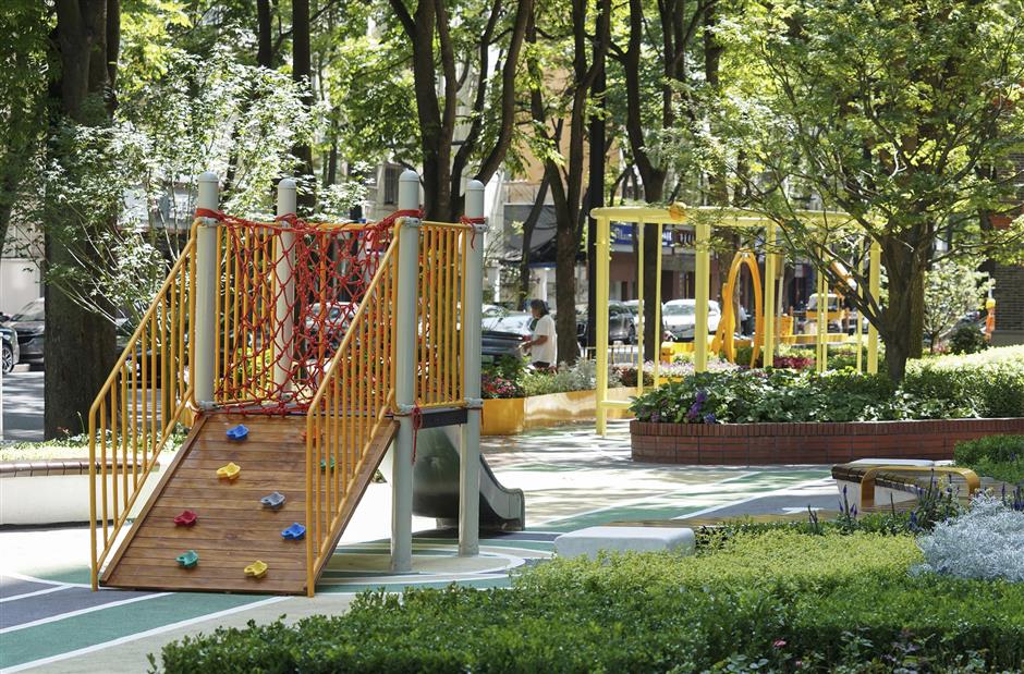 'pocket park belt' offers lush retreat amidst city's hustle and bustle