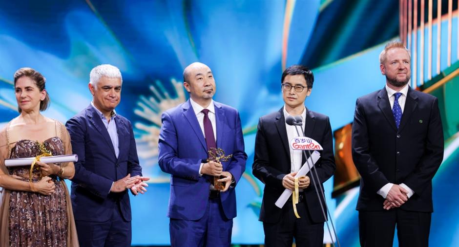 'blossoms shanghai' is a big winner at the 29th shanghai tv festival awards night