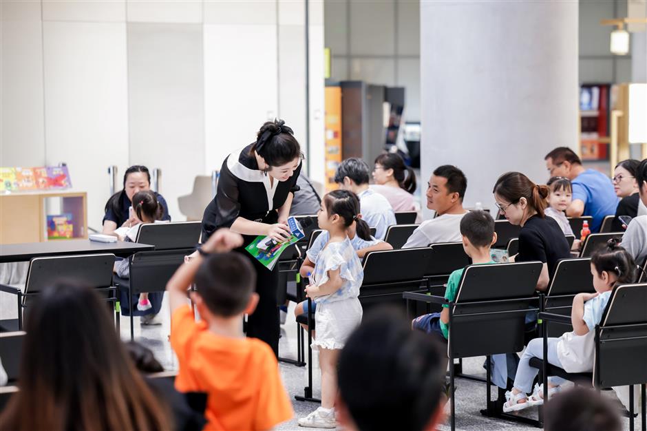 children turn over a new leaf at library