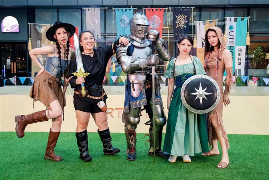 knights and damsels and medieval grills at l mall