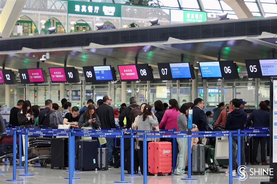 airports prepare for the holiday rush and add helpful services for overseas travelers