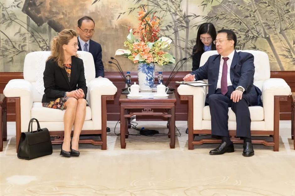 shanghai mayor talks with hamburg parliament president