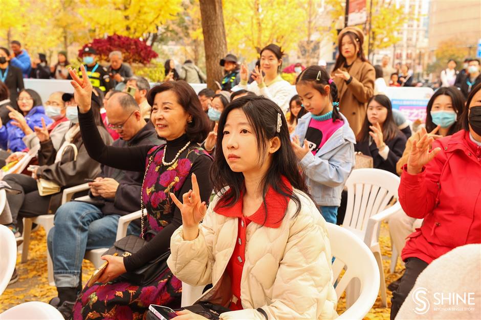 musical feast held under the ginkgo trees