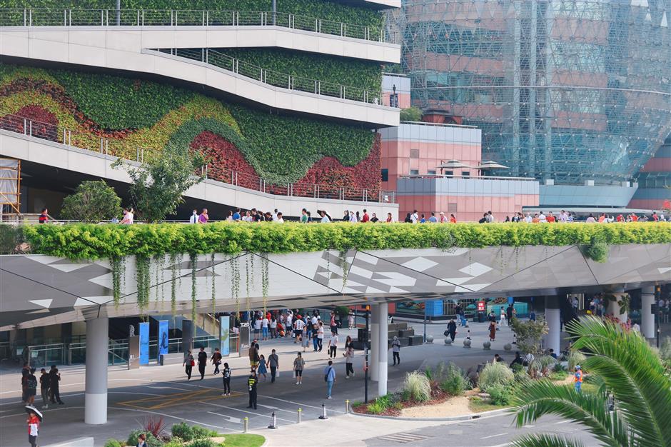 shanghai's skywalks take 'crossing the street' to new levels